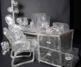 Sticky tape makes sculptures <BR>膠帶塑造萬(wàn)千世界(圖)