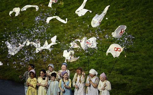 奧運(yùn)會(huì)開(kāi)幕式志愿者變賣(mài)表演道具惹眾怒