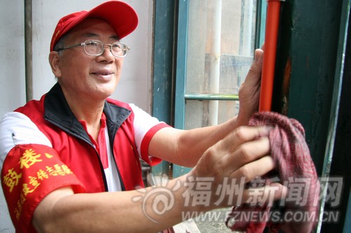福州老人組建義工團打發(fā)閑暇時光　互幫互助其樂融融