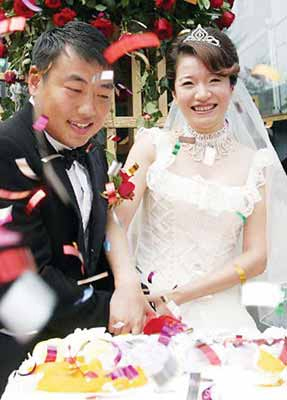 劉國(guó)梁喜得雙胞胎千金 起名如同確定名單般慎重